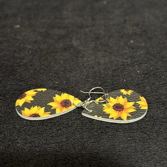 Sunflower earrings | Sunflowers | Lightweight Foam Earrings | sunflowers - Picture 6 of 6